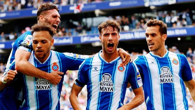 更多是坐在 更多是坐在