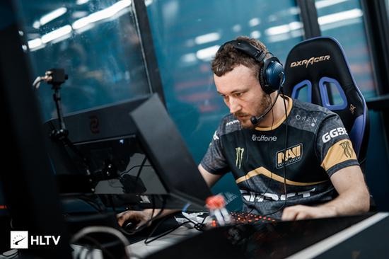 转而以高位 转而以高位